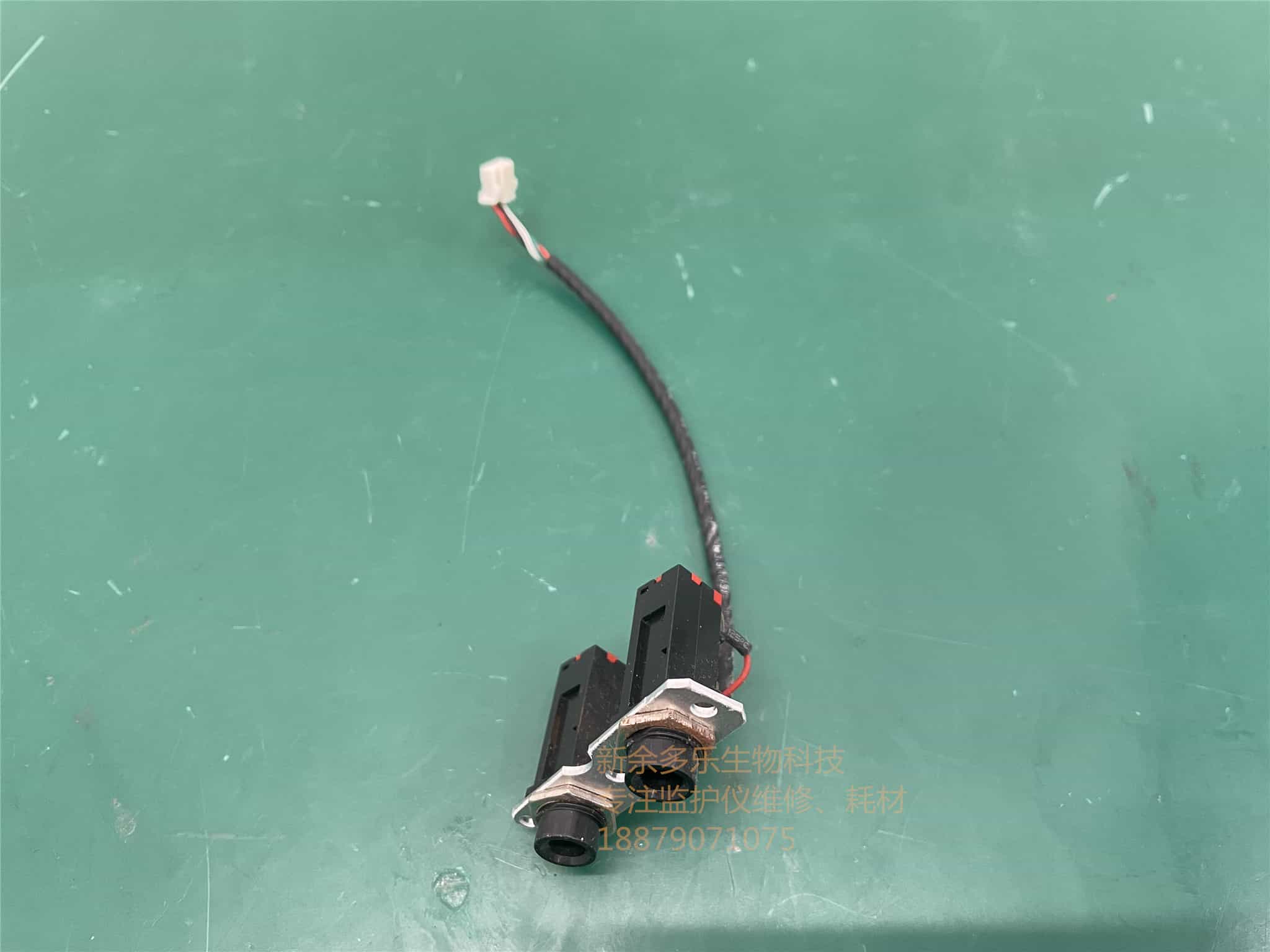 科曼C60監(jiān)護(hù)儀溫度板接口 jpg